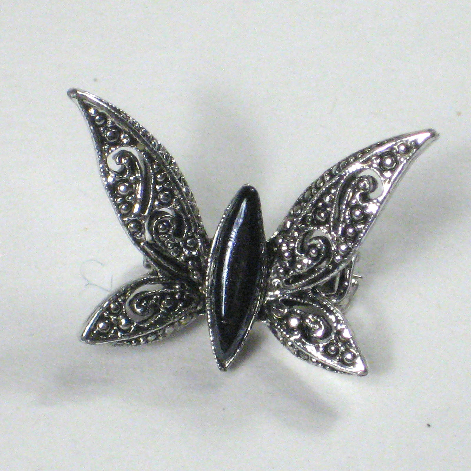 Butterfly Brooch Silvertone Unsigned Pin 1 x 1 1/8 Inches Filigree Pin