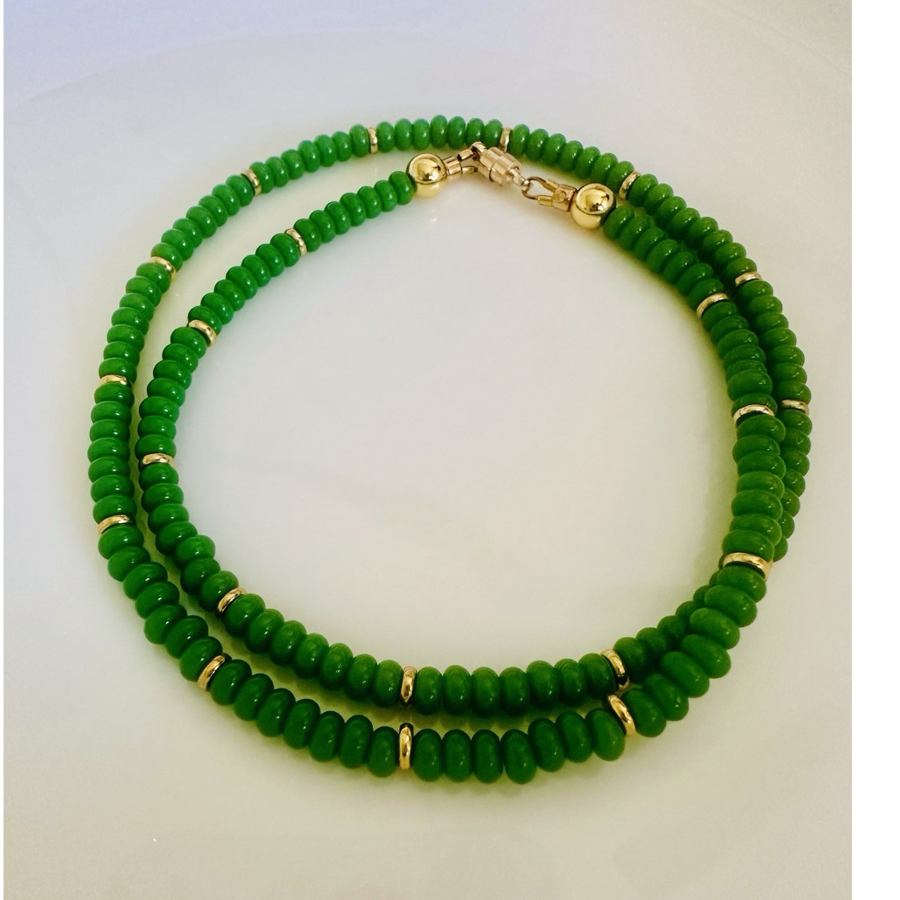 Green Beaded Necklace Gold Tone Bead Jewelry magnetic Closure