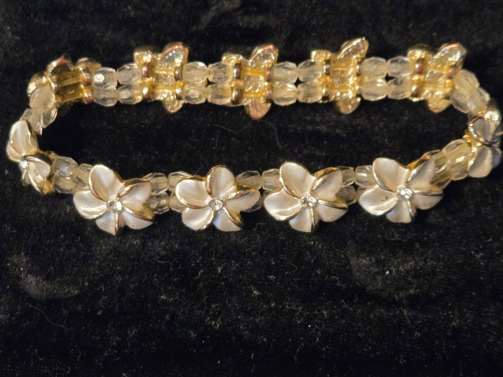 Hawaiian White Pearled Plumeria Elastic Stretch Bracelet–6 inches total