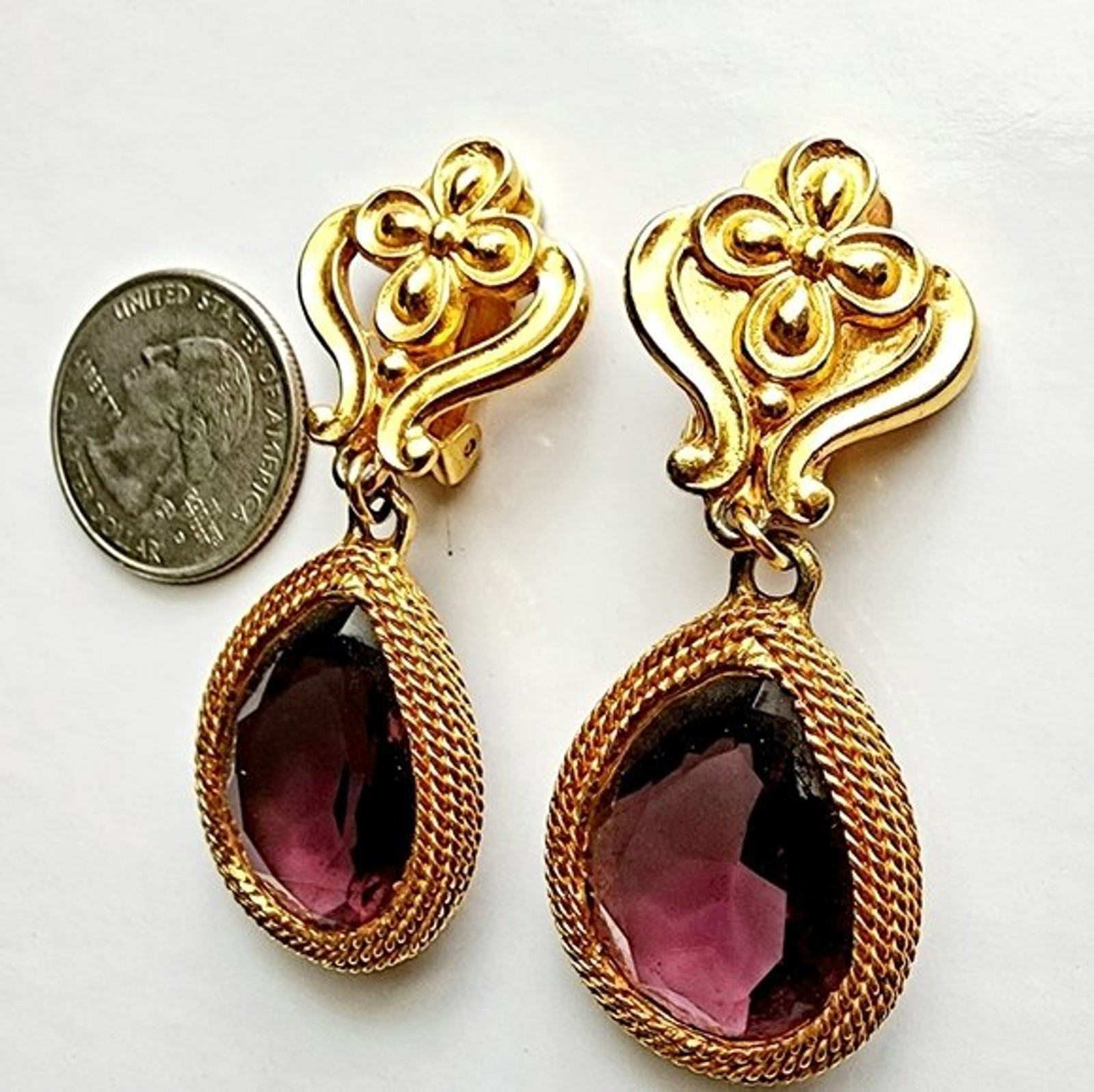 Retro Antique gold tone fleur-de-lis clear amethyst teardrop Clip on earrings