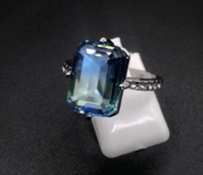 Gorgeous Silver Ring with Ombré blue and green stone