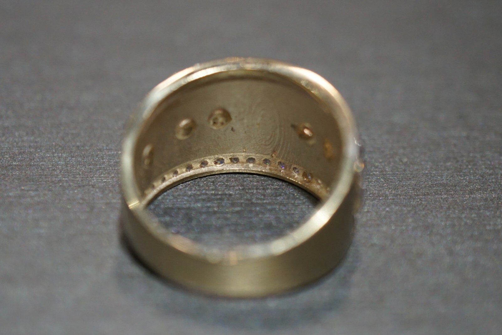 10K Solid Yellow Gold Two Tone Beautiful 13MM Wide Elephant CZ Ring. Size 7