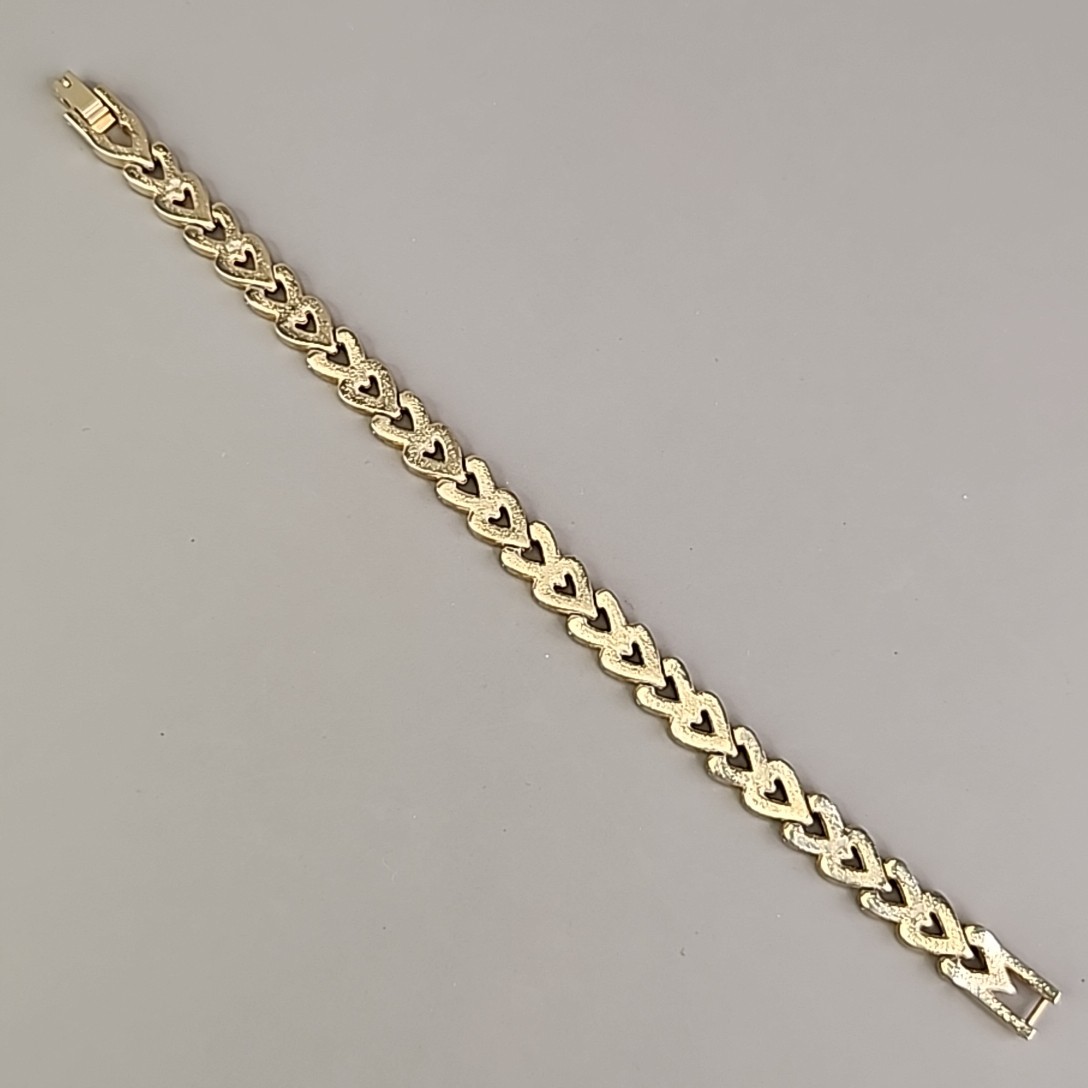 Heart Linked Bracelet Gold Tone Textured Glossy 7.5″
