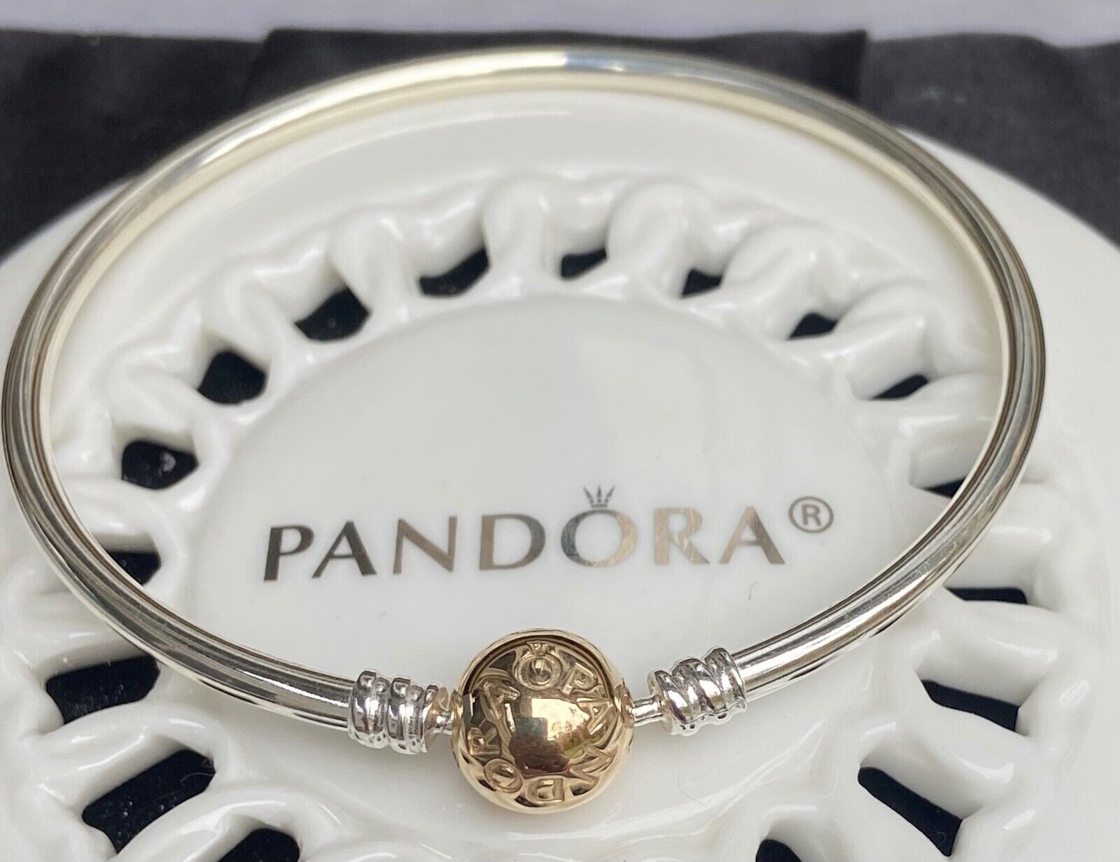 Authentic Pandora MOMENTS Bangle #590718
