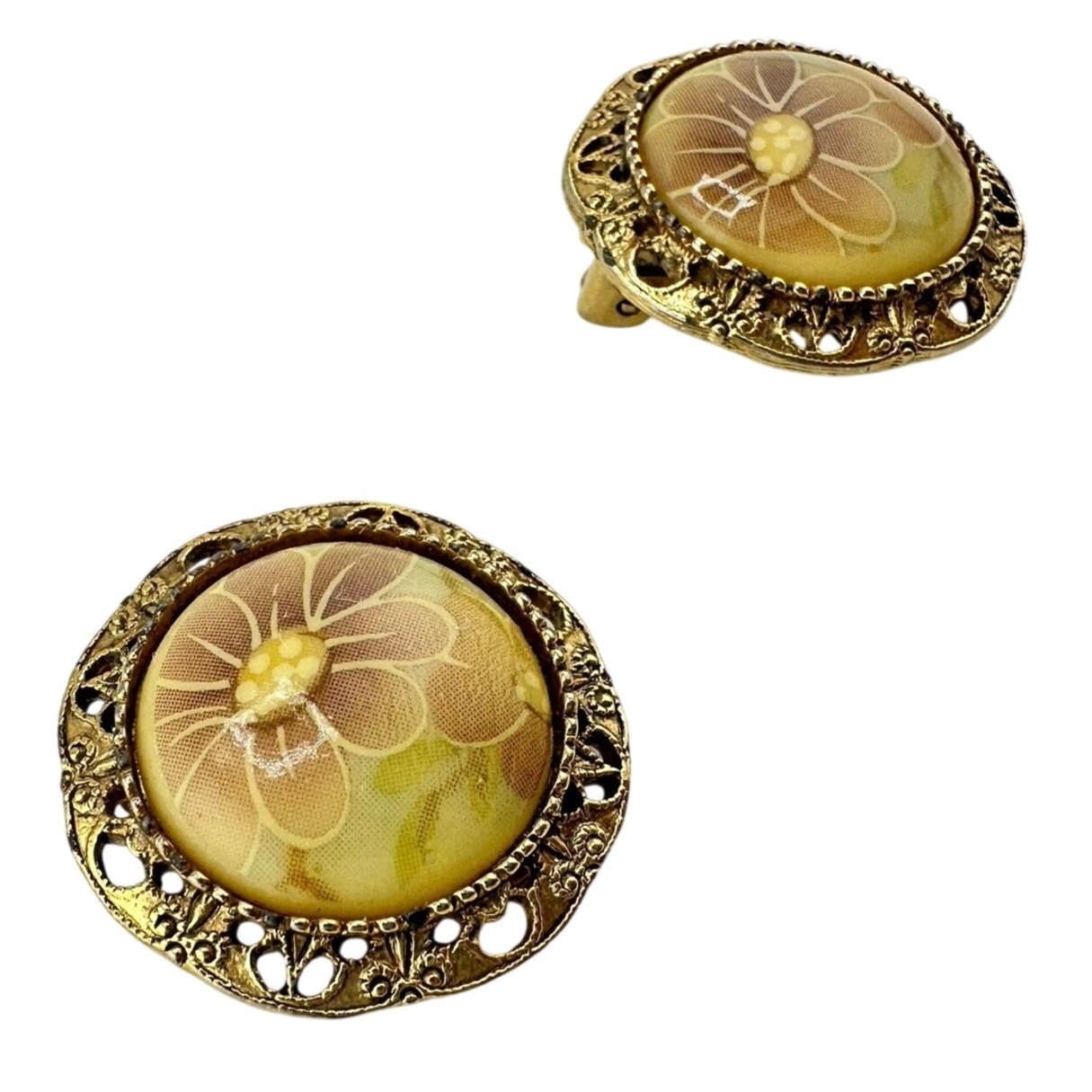 1928 Vintage Style Cream Cabochon Filigree Bezel Gold Tone .75″ Clip On Earrings