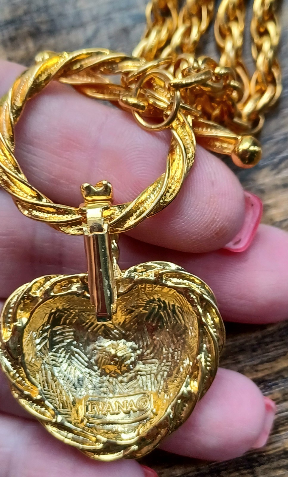 Vtg Ivana Trump Enamel Crystal Heart Pendant Goldplated Statement Necklace