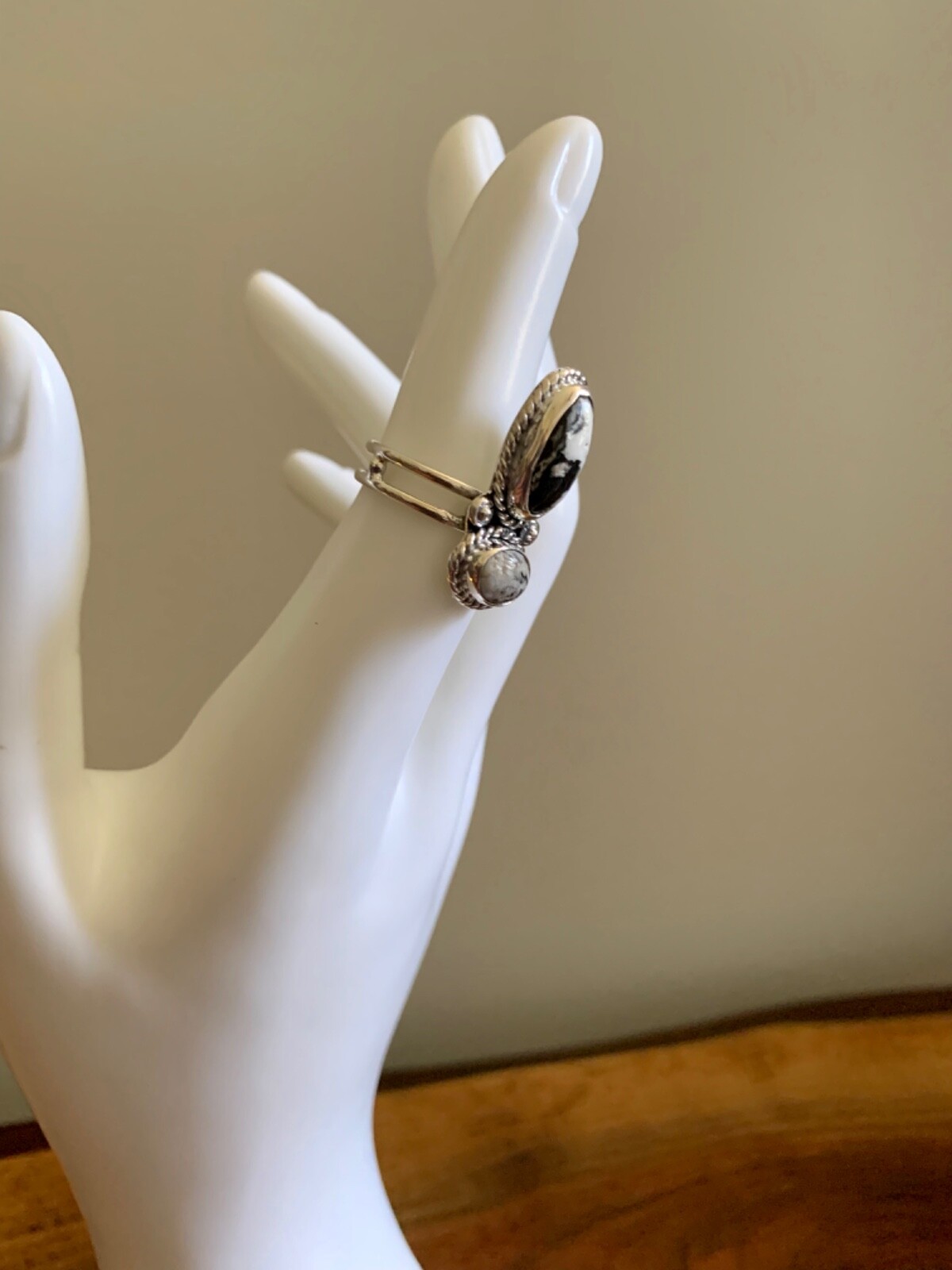 White Buffalo Ring in Sterling Silver (Size 6.0) 4.30 ctw
