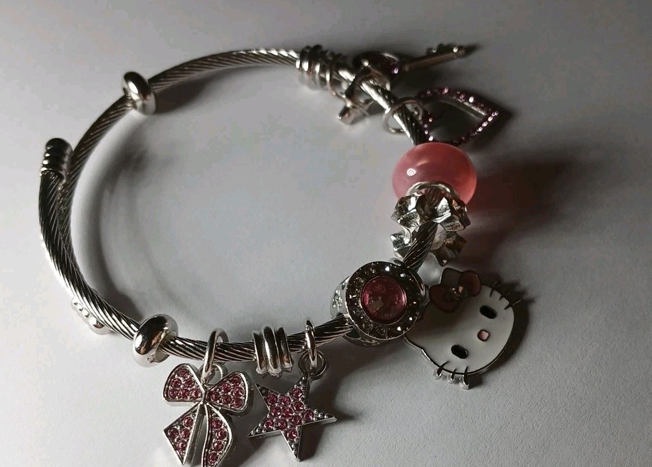 Kitty Silvertone & Pink 8 Charm Stretch bracelet Girls,teens,adults,NEW