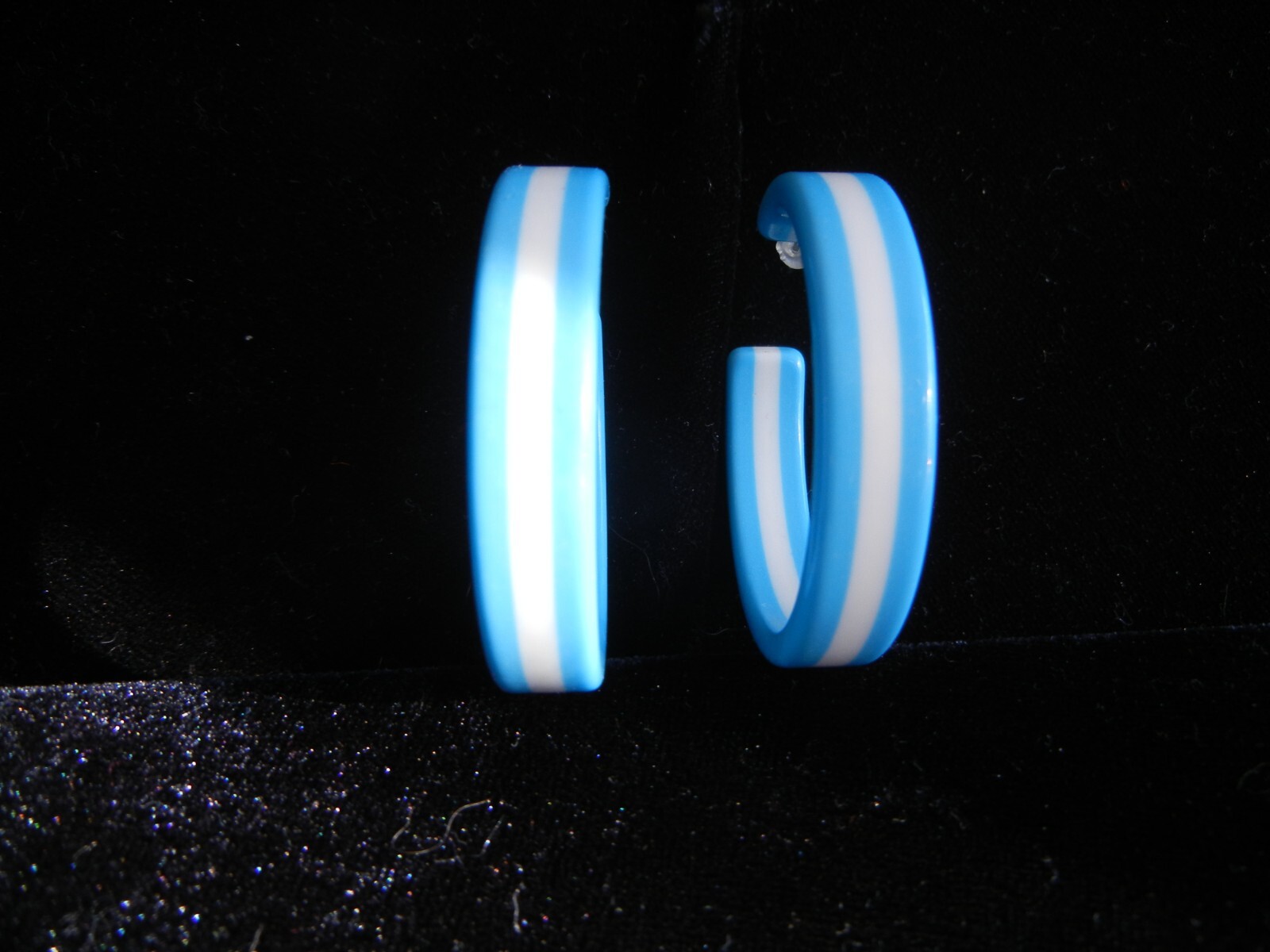 Turquoise & White Plastic Hoop Earrings 1 7/8 inch NWT
