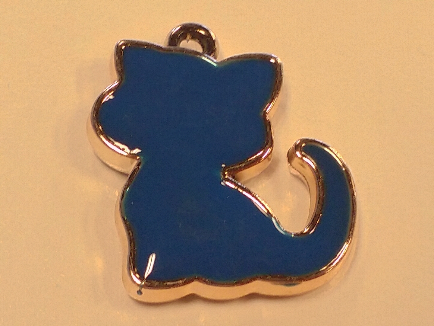 CCB Acrylic Enamel kitty cat Pendant with gold Trim, 30x27x5mm, Hole: 3mm Qty 4