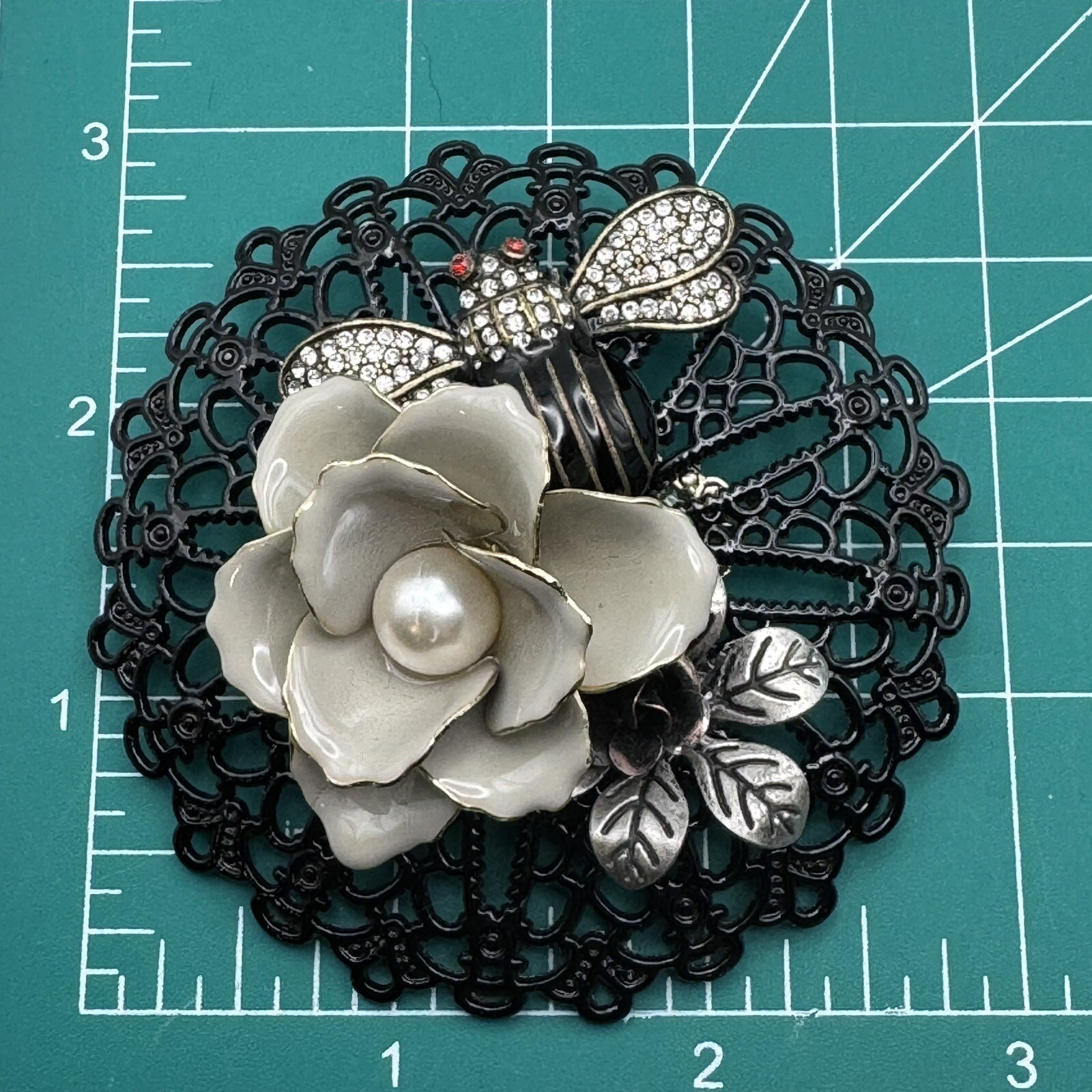 Rhinestone Bee Black Red Eyes Gray White Flowers Brooch Pin Lace Design Base