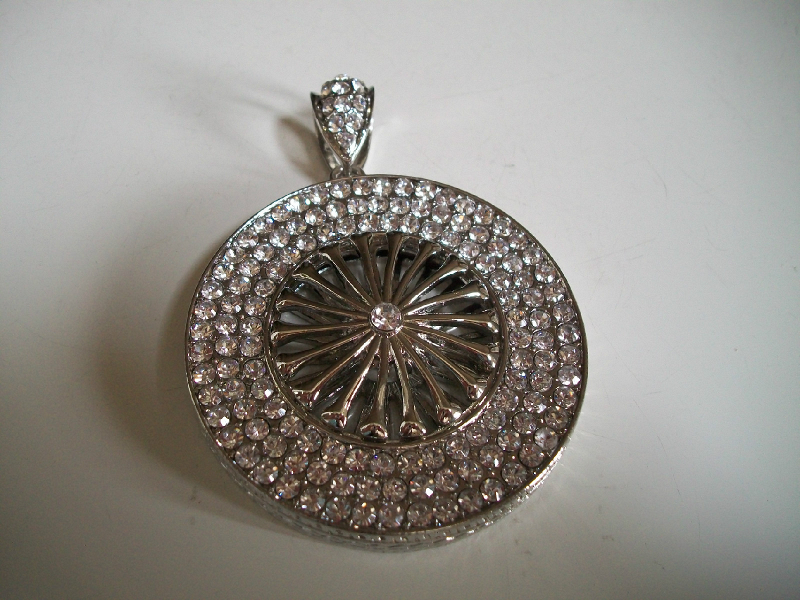Men’s Silver Finish With Bling Spinning Wheel Fashion Dressy Charm