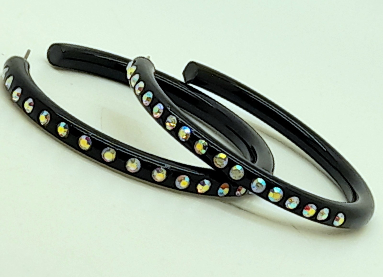 E001 VINTAGE 1.75INCH THIN BLACK PLASTIC HOOP WITH CLEAR AB FASHION EARRINGS