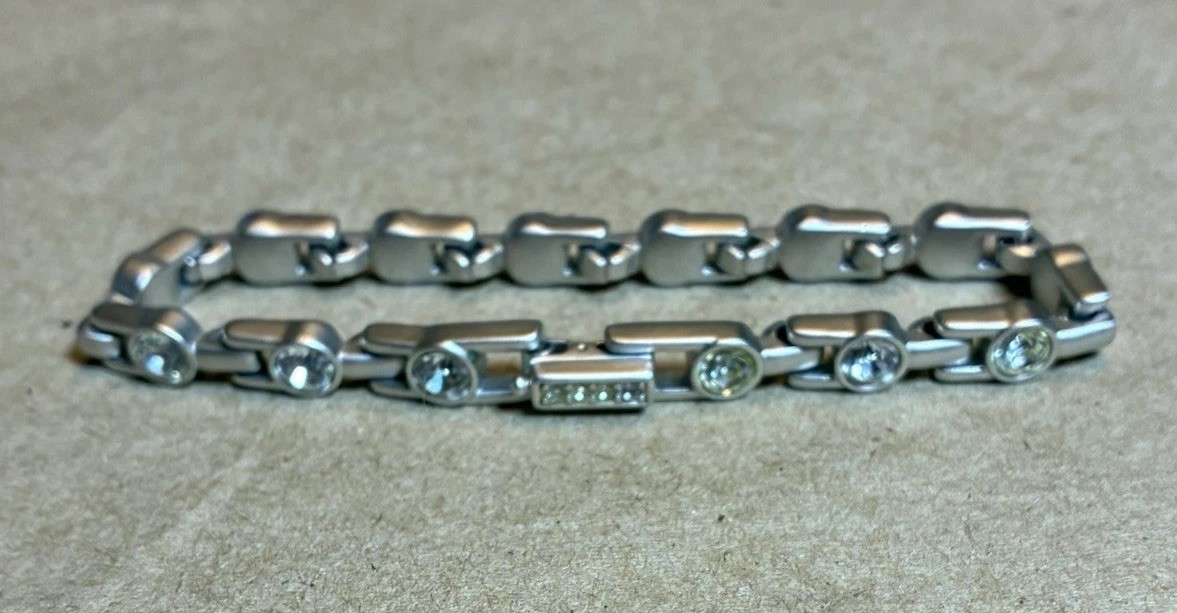 Vintage Swan Swarovski Clear Crystal Silver Tone Bracelet Brushed Silver 7″
