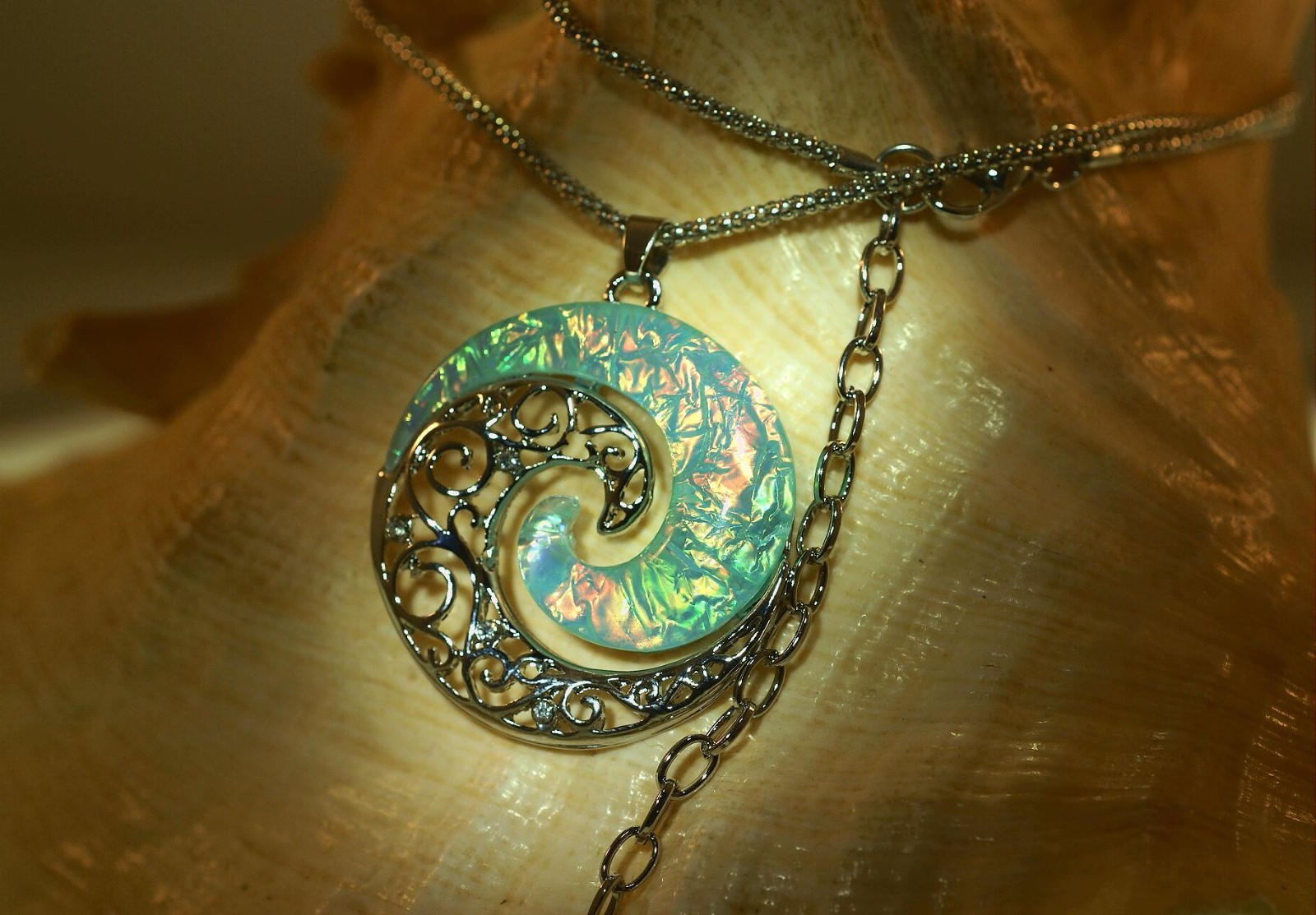 36mm Hawaiian Rhodium Brass Sparkly Blue-Pink Resin Ocean Wave Pendant Chain Adj