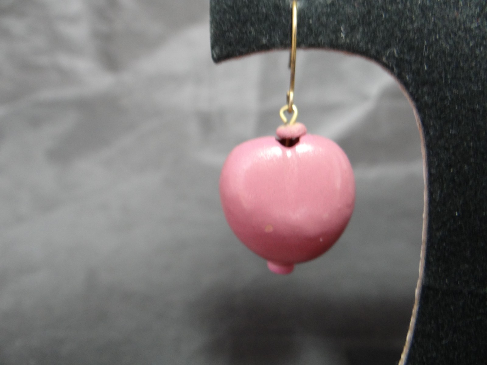 USED MAUVE COLOR OBLONG WOOD DANGLE HOOK PIERCED EARRINGS $1.99