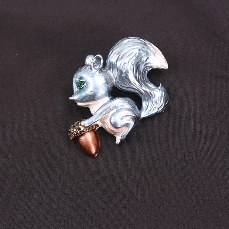 Women Men Unisex Squirrel Lover Brooch Fashion Animal Pins Badge Jewelry