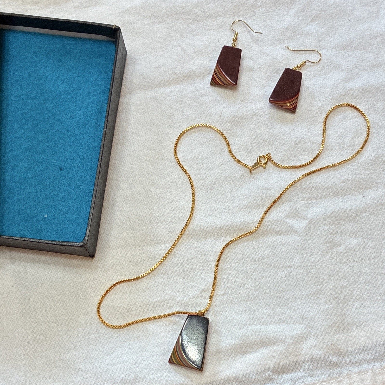 Gold Tone Jewelry Set Necklace Pendant & Dangle Earrings Brown Trapezoid