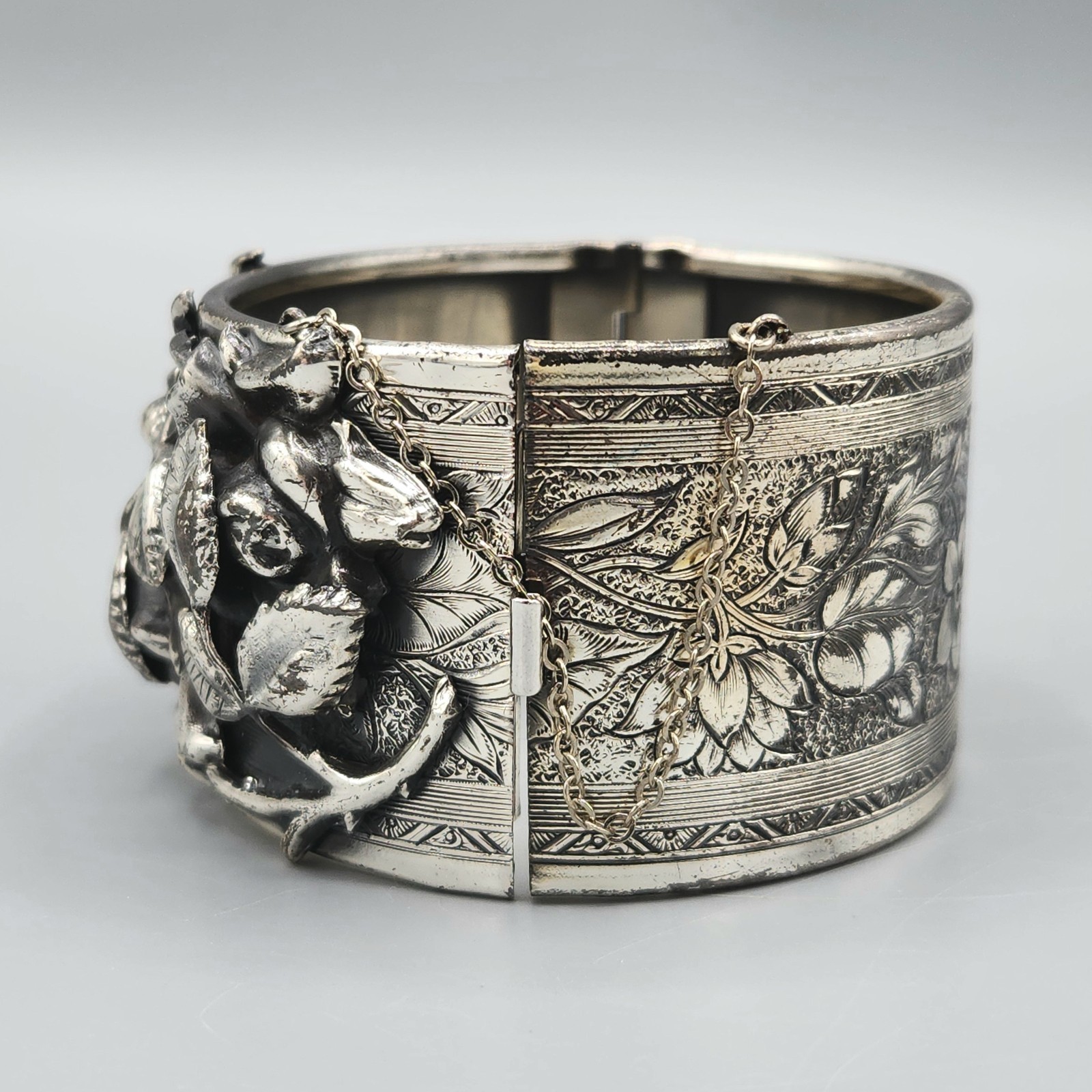 1960s Unsigned Whiting & Davis Gothic Repousse Silver Tone Cuff Bracelet 7″