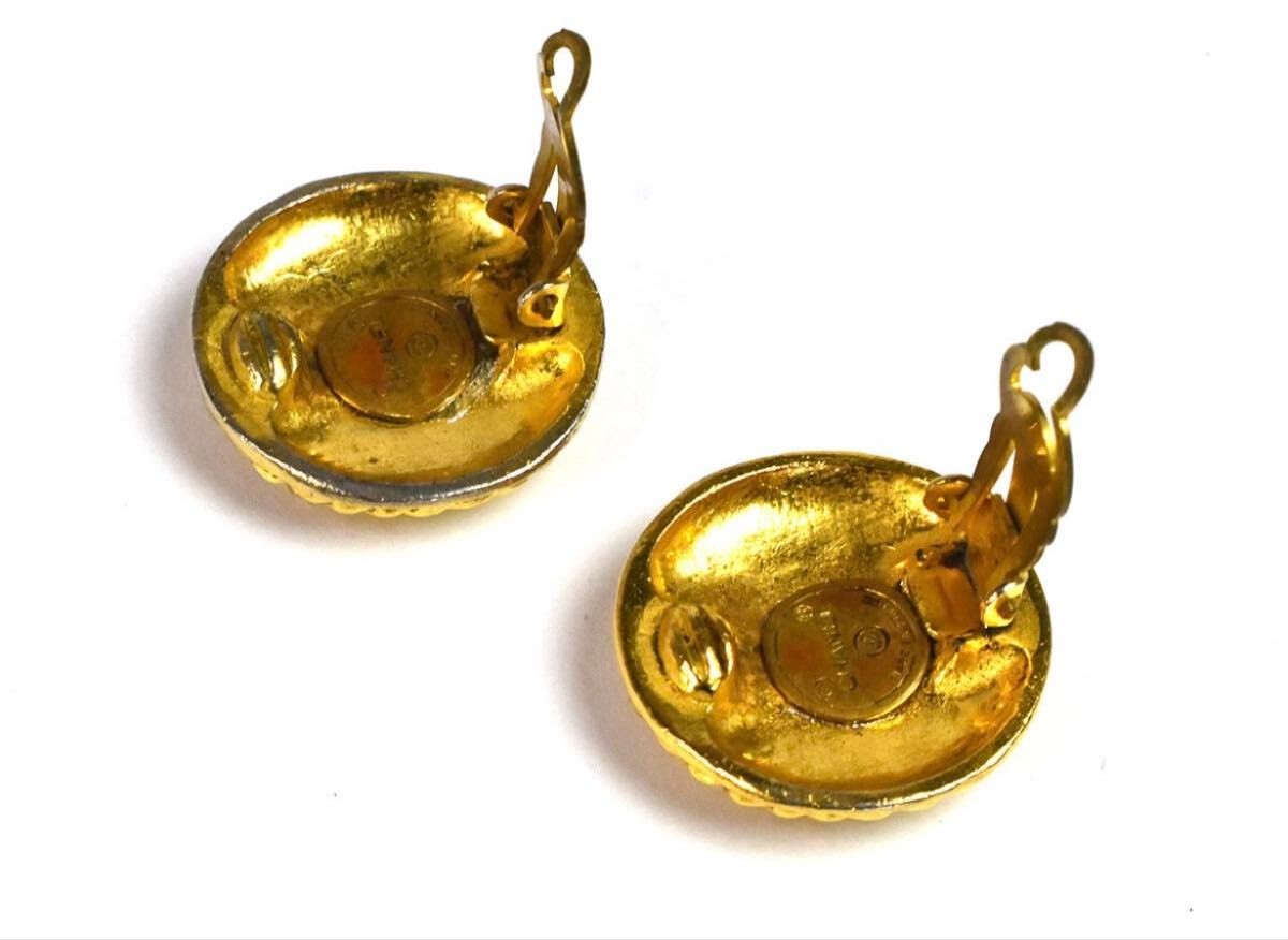 Auth CHANEL Round CC Logo Gold Clip-On Earrings Vintage 97P Stud Made in France