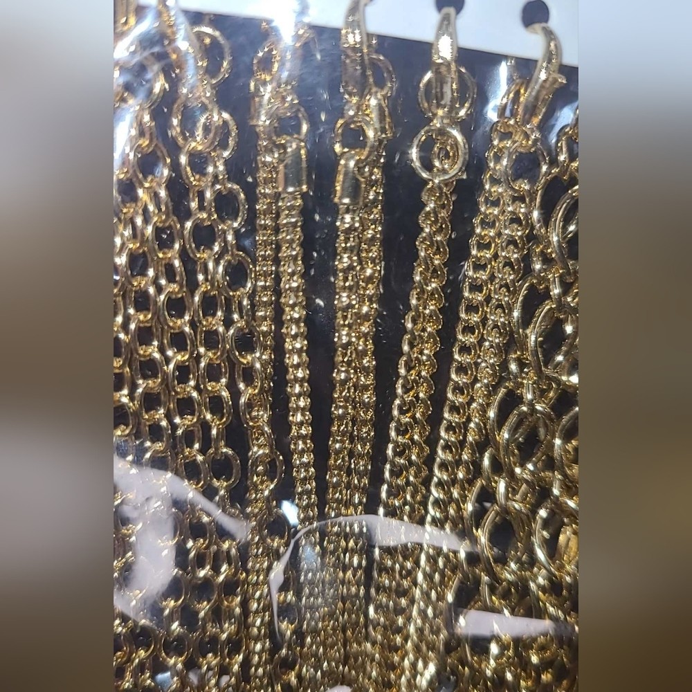 Chain Set Of 24 Gold Tone Necklaces in Assorted Styles, (12) 18″ And (12) 24″