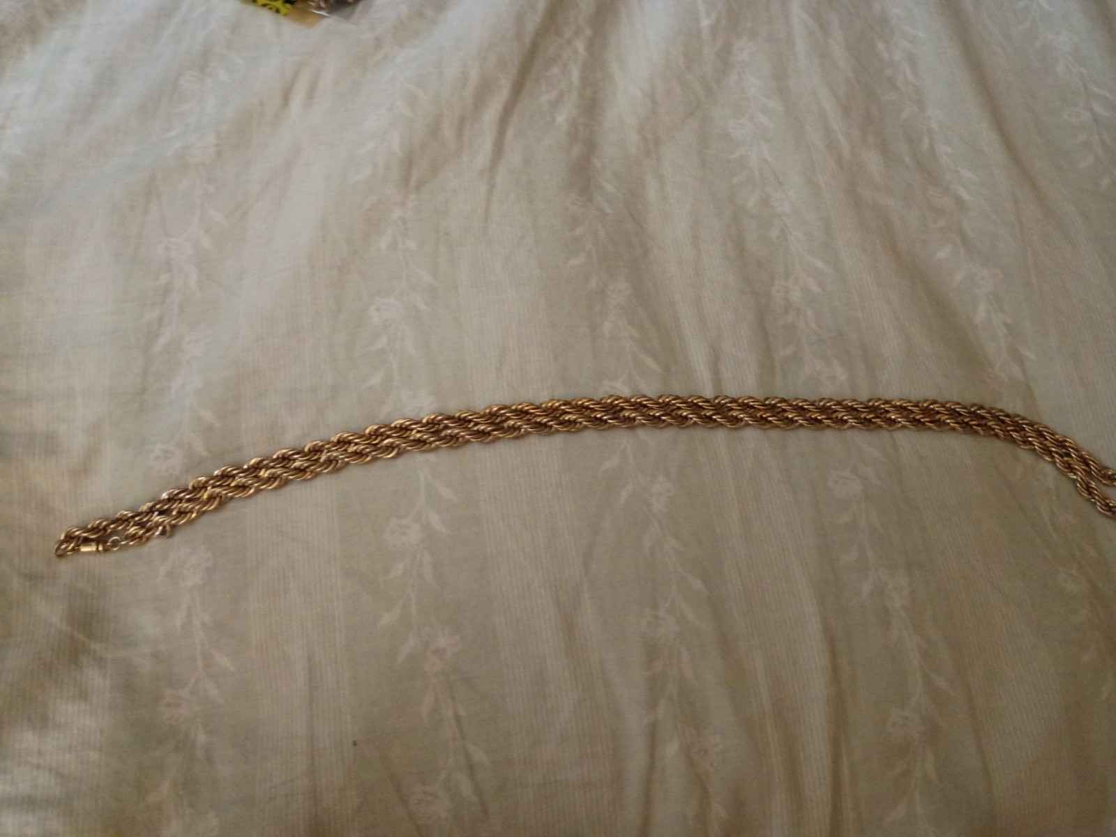 Gold Tone Twisted Rope Chain Necklace w/ Barrel Closure Metal No Stone