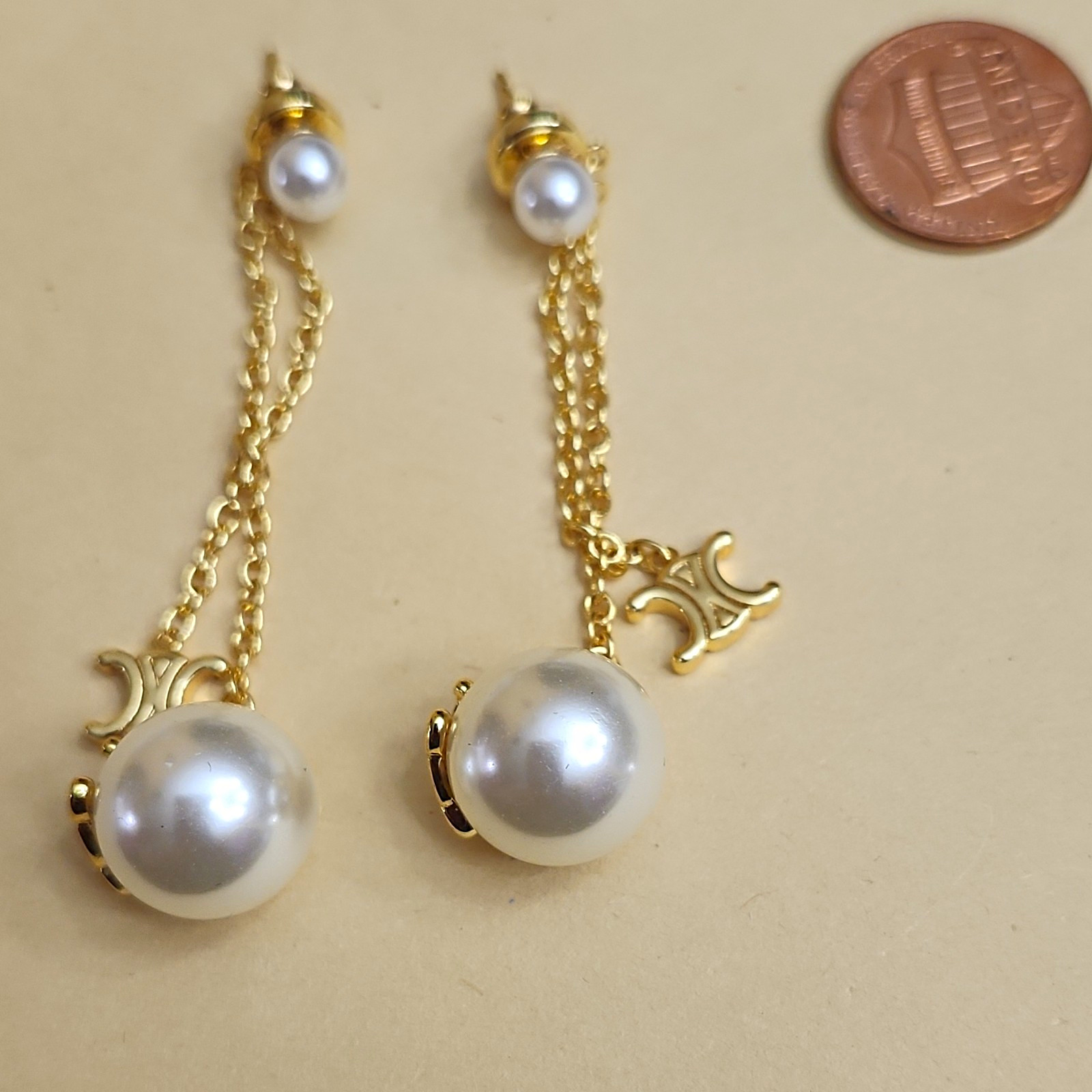 Gold-Tone Dangle/Drop Earrings Simulated White Imitation Pearl Round Butterfly