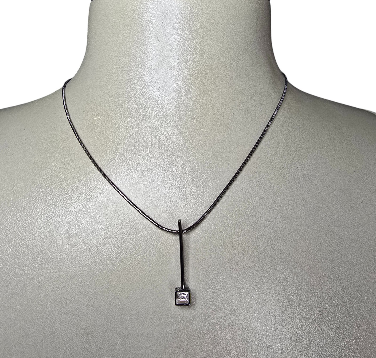 Stephan & Co Women’s Dainty Gunmetal Plated Rhinestone Short Necklace NWT