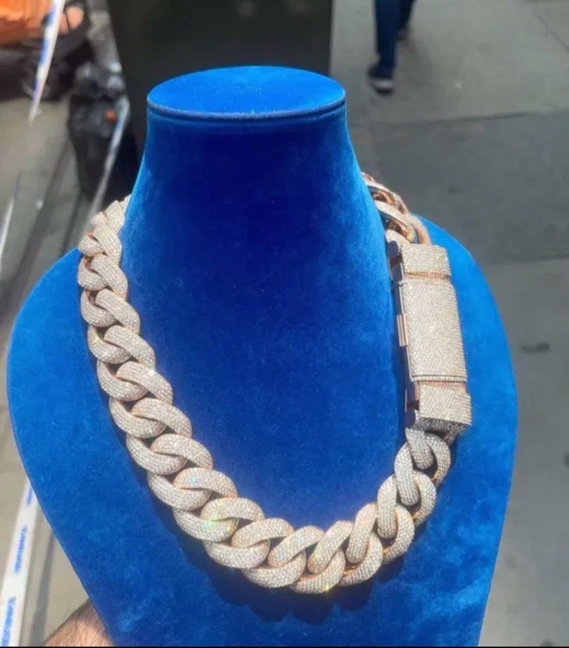 Iced Out Cuban Link Chain Necklace Luxury Look. Premium Shine.💎💍