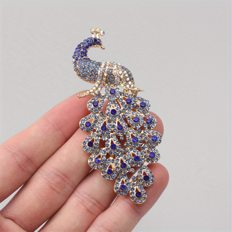 Elegant Peacock Feather Brooch with Sparkling Rhinestones – Luxurious Alloy Pin
