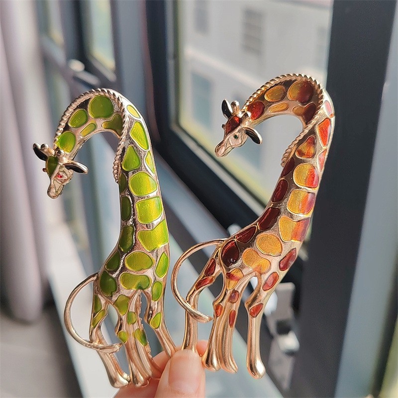 2pcs Fashion Cartoon Alloy Enamel Animal Accessories Giraffe Pin Brooch