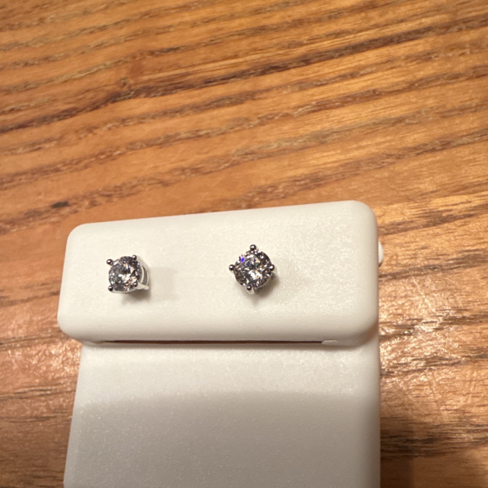 Silver Tone Round Metal Stud Earrings Prong Setting