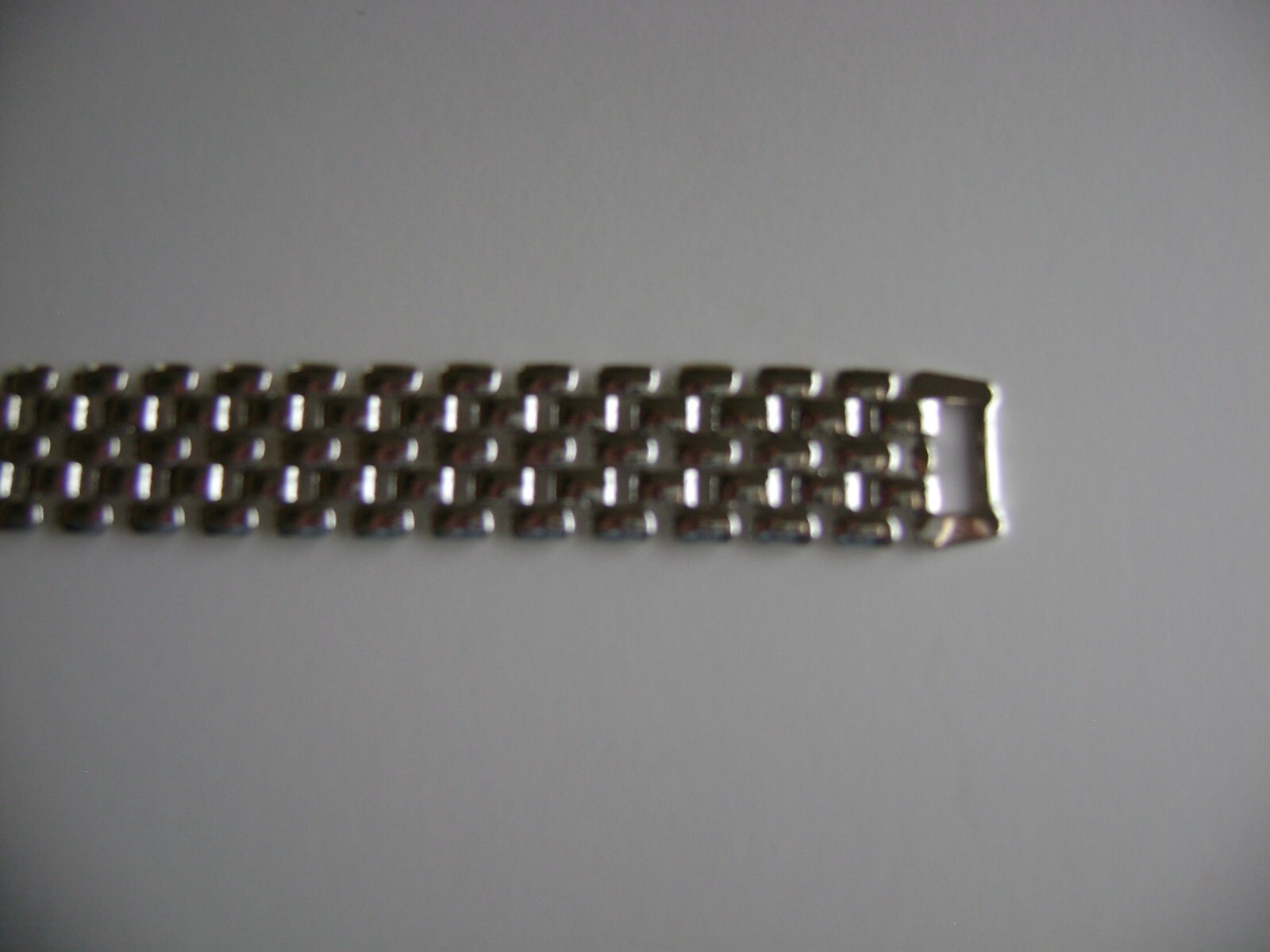 WOMEN’S BRACELET SILVER TONE LINKS CLASP COSTUME FASHION FITS 6.5 TO 7 ” WRIST