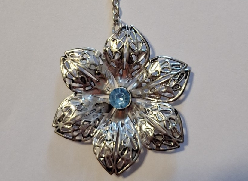 Silver Daylilies 16″ w/ 3″ ext Necklace and Earring Set