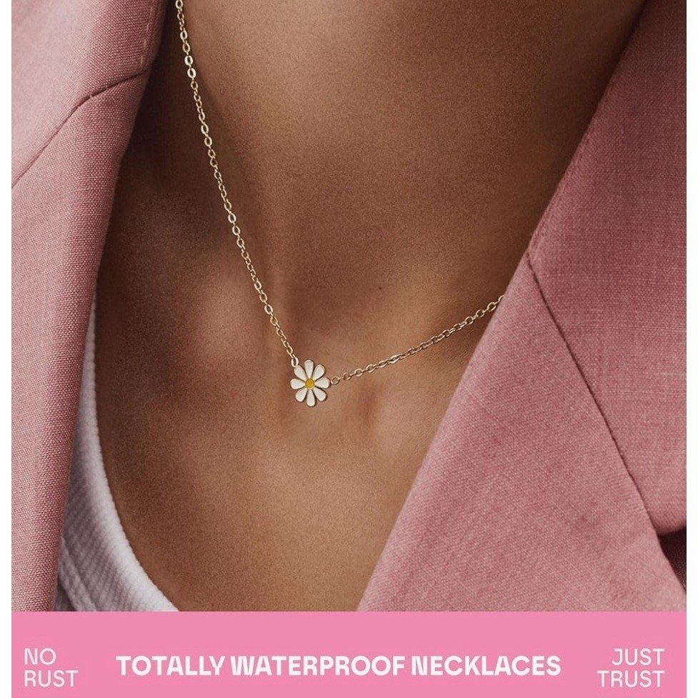 Hey Harper Maravilla Daisy Necklace 14K Gold PVD Stainless Steel Floral Pendant