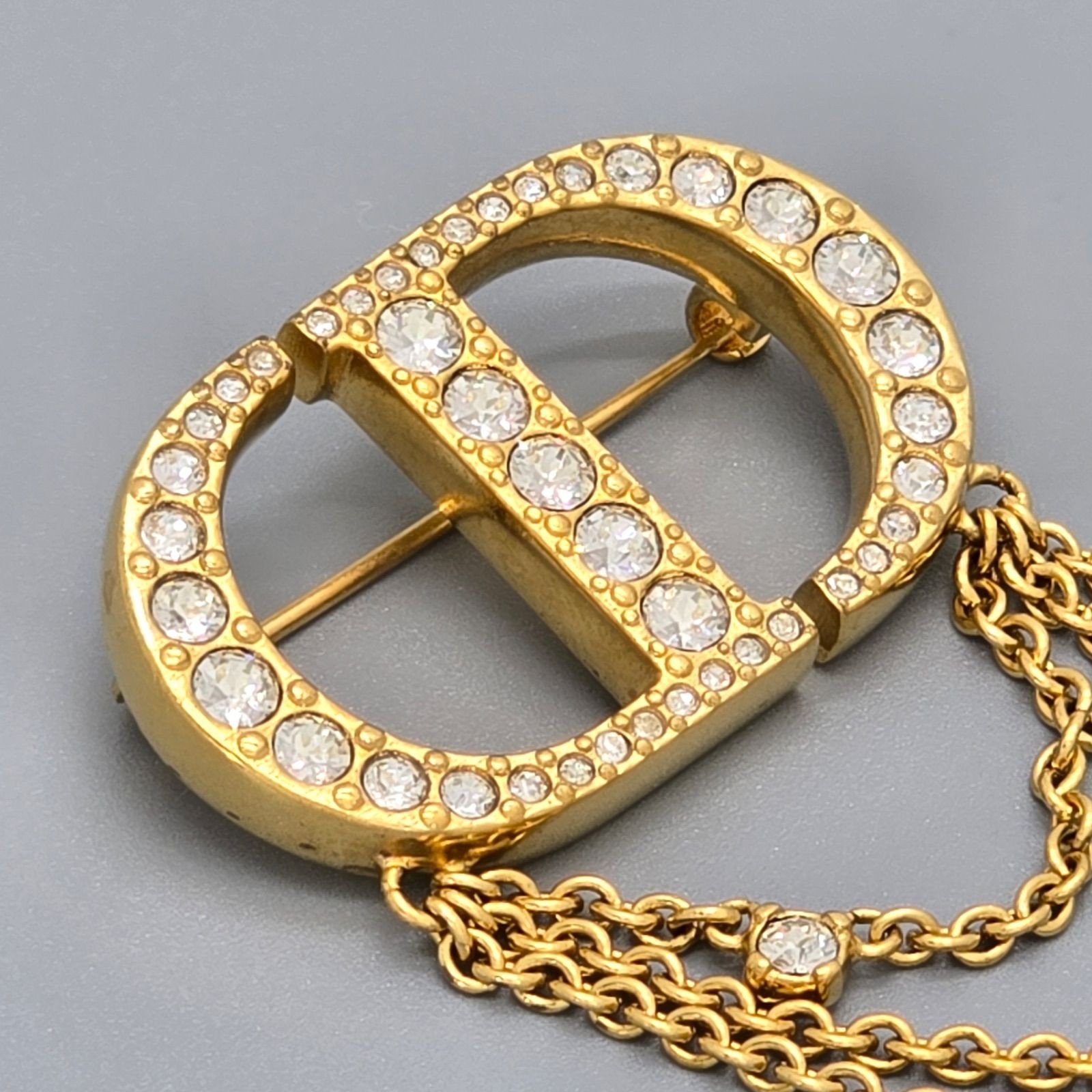 DIOR Petit CD Brooch 5.5 cm Crystal Resin Pearls Gold-tone Metal Drop Chain