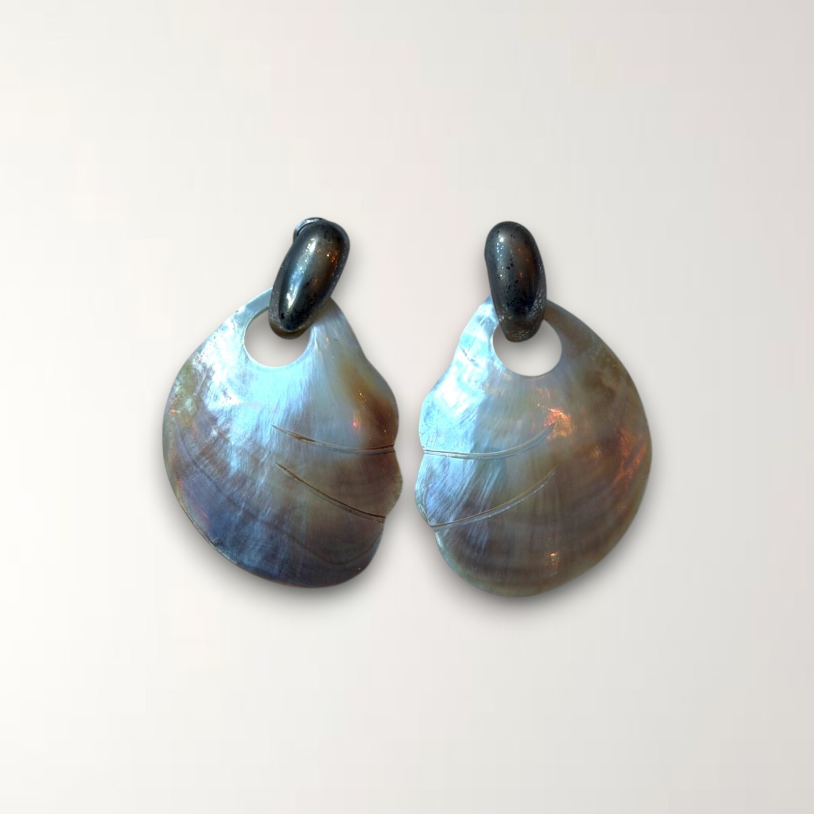 Vintage Iridescent Mother of Pearl Shell Earrings