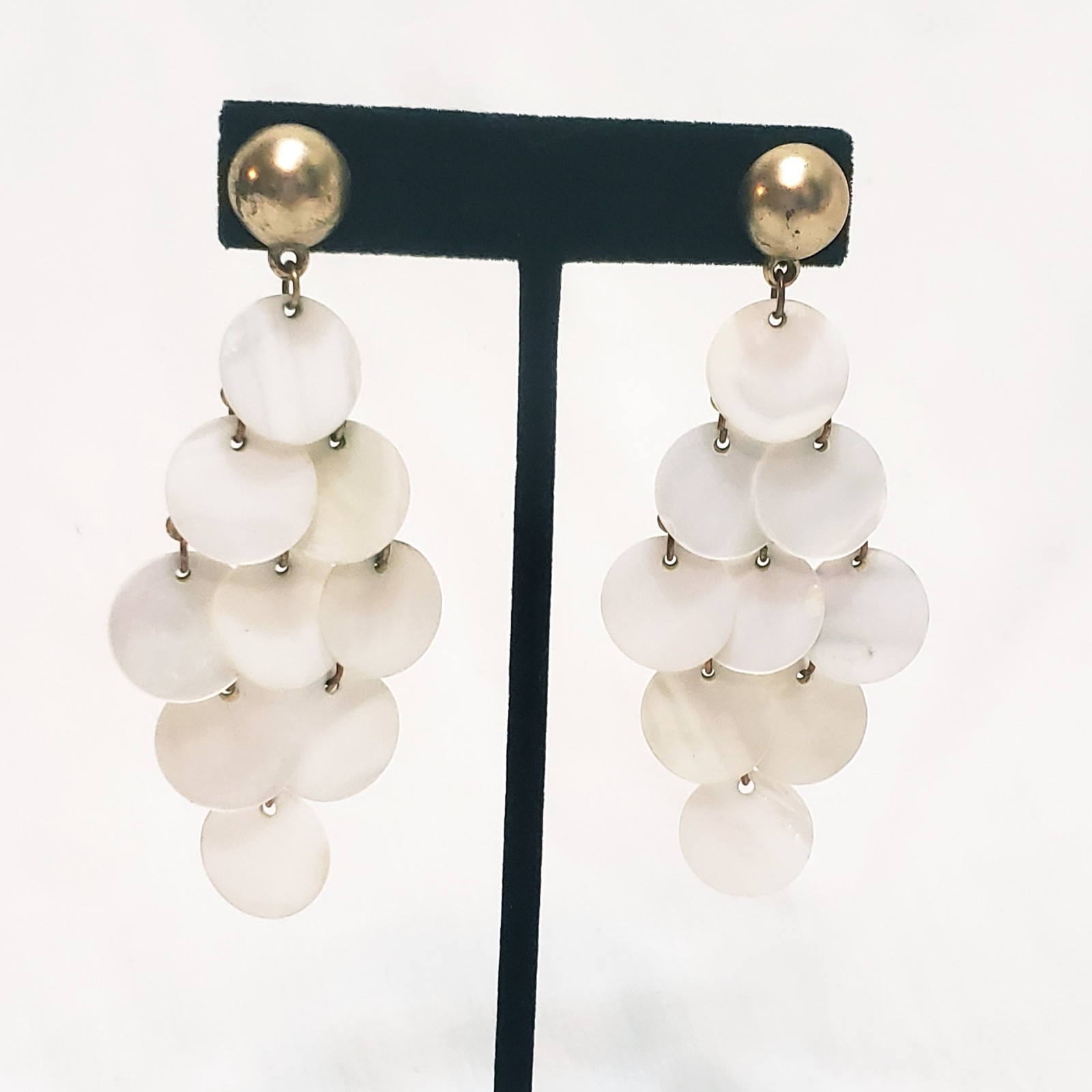 Chandelier Mother of Pearl Disc Earrings Dangle Gold Tone Pierced 3″ Shell