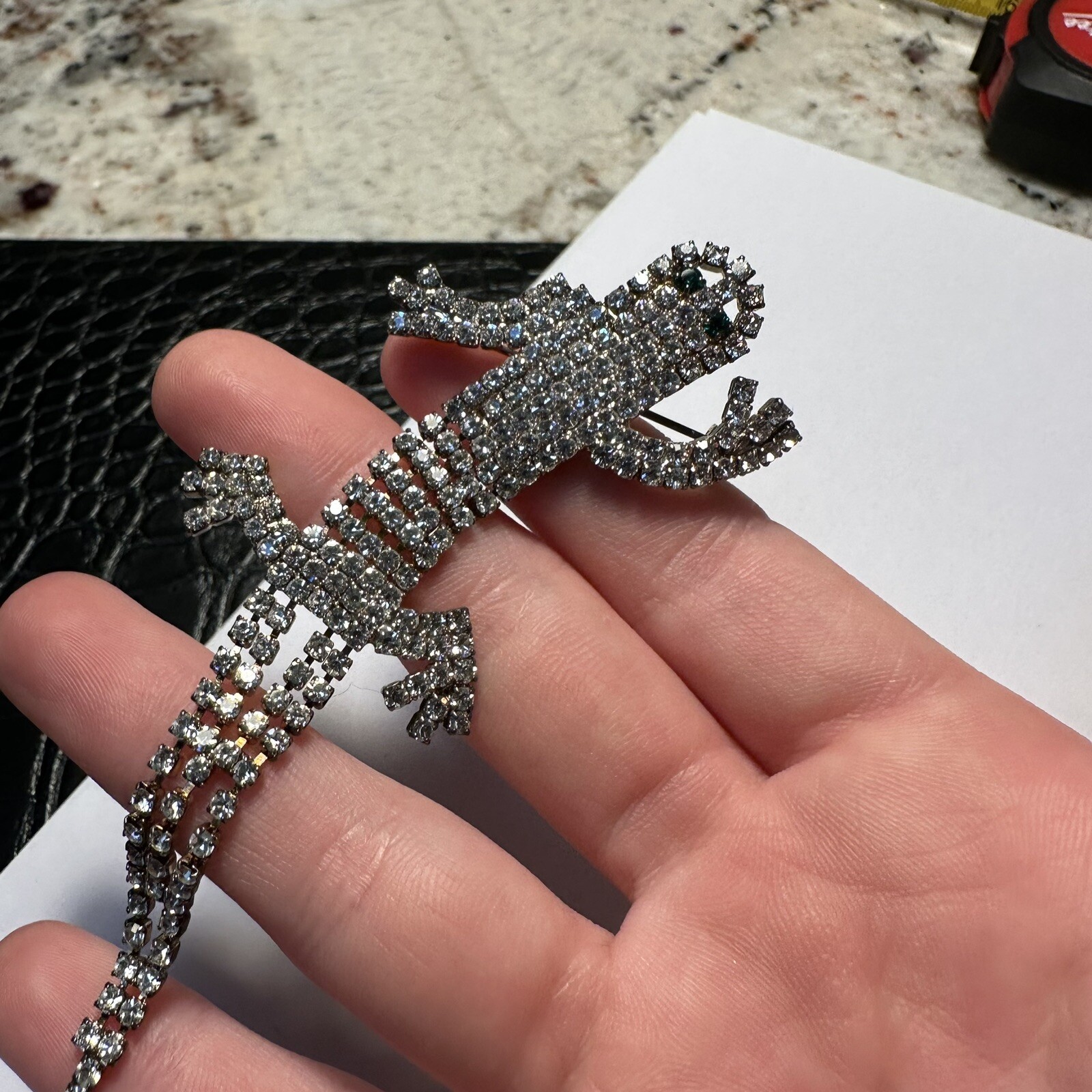 Prong Set Rhinestone Novelty Lizard Brooch Pin With Green Eyes