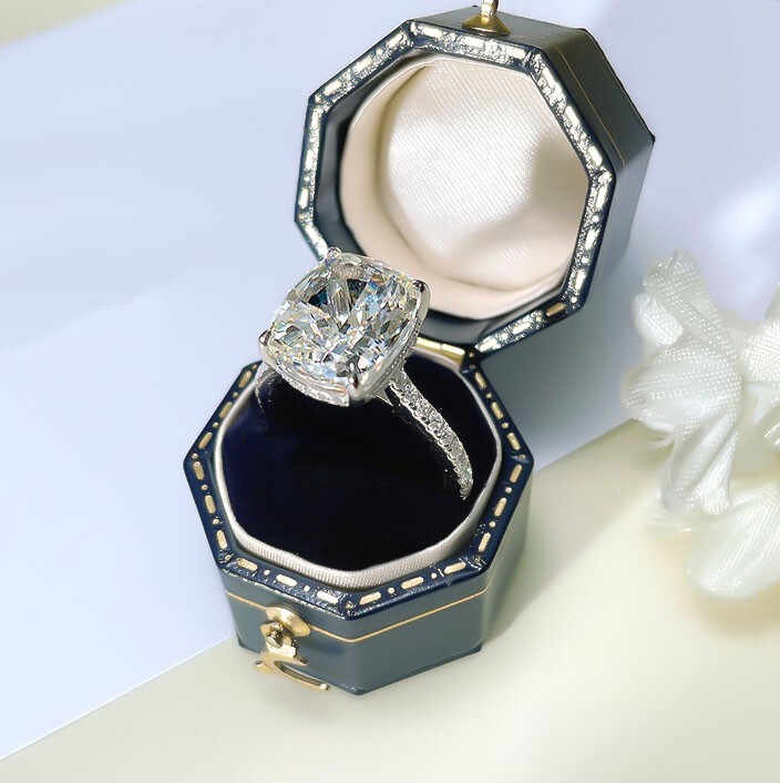 8ct Luxury Simple Ring in 18K Gold Vermeil with Lab Grown White Diamod Gift