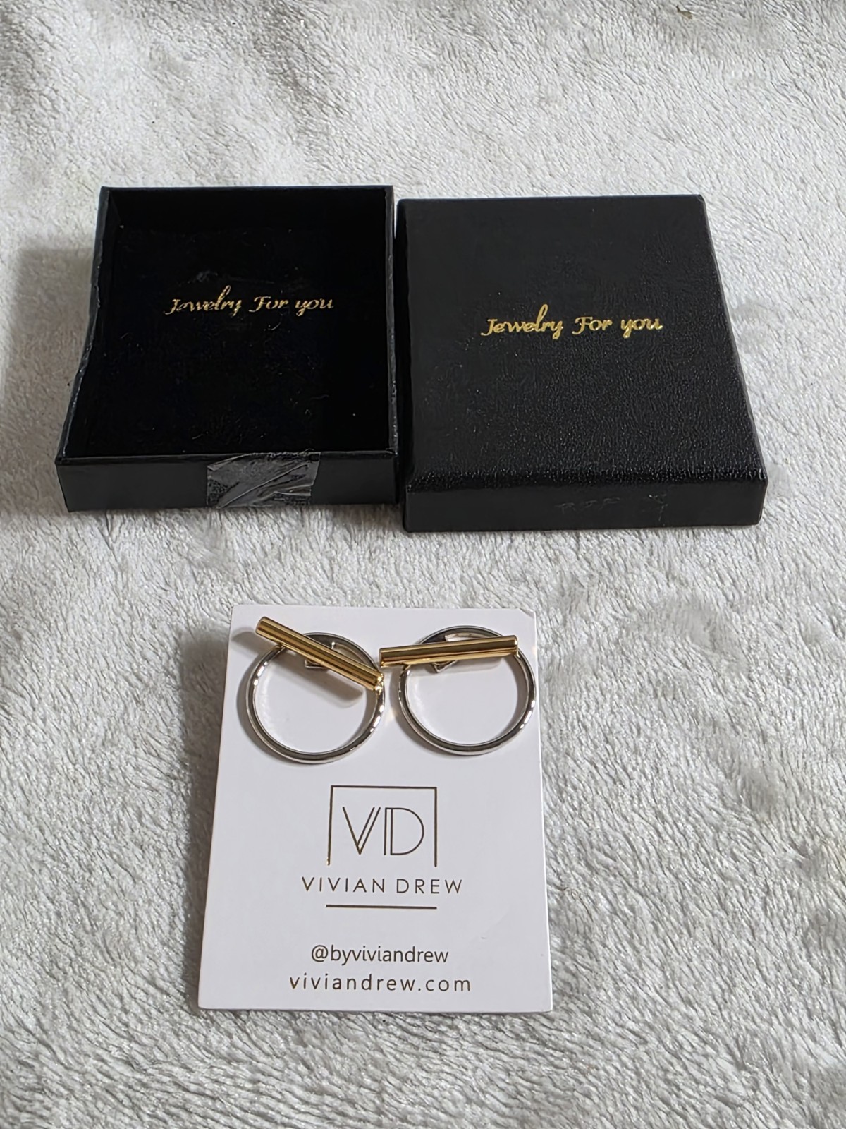 NWT Vivian Drew Gold And Silver Tone Earrings – NWT