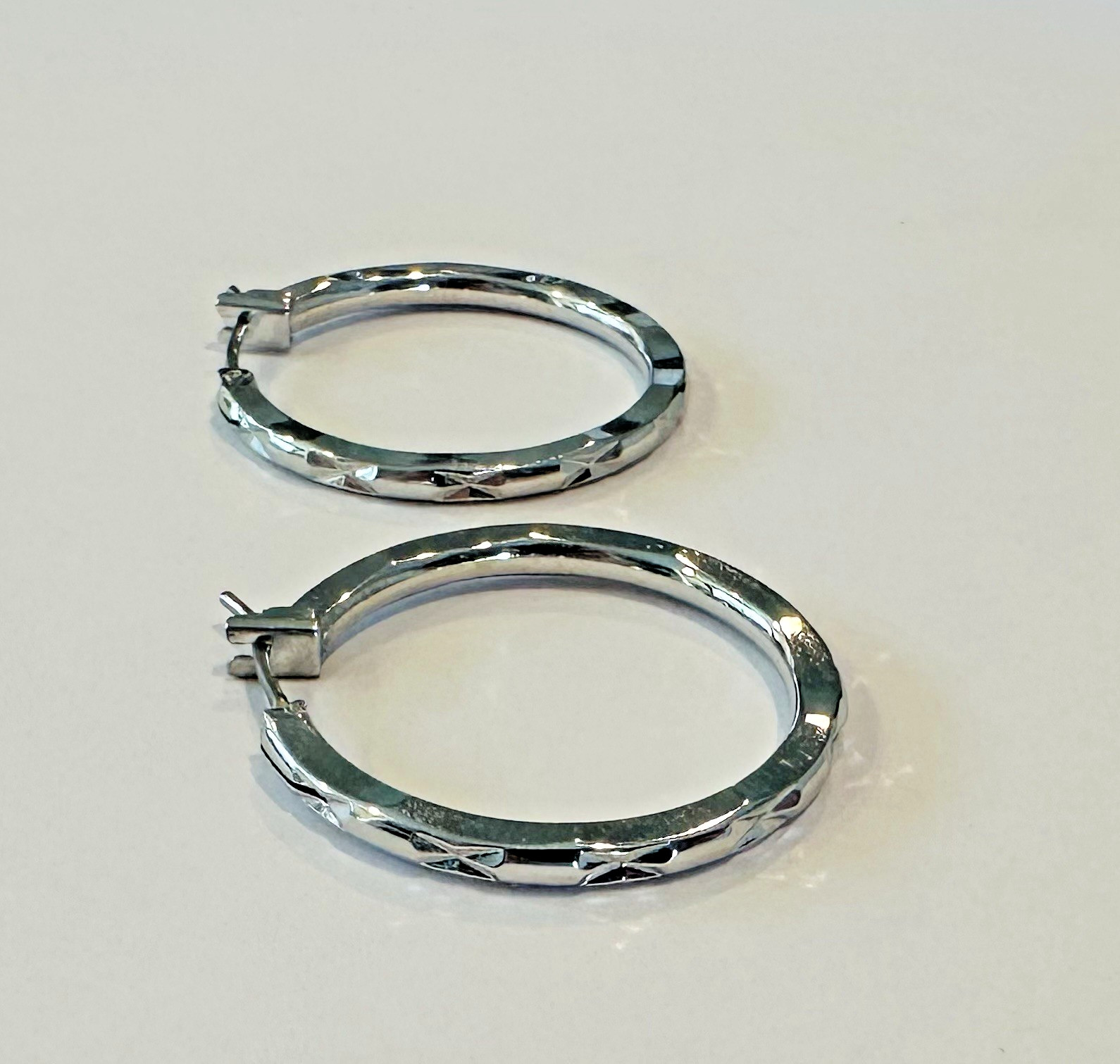Lia Sophia Silver Tone Textured Hoop Earrings Classic Snap Closure Medium Size