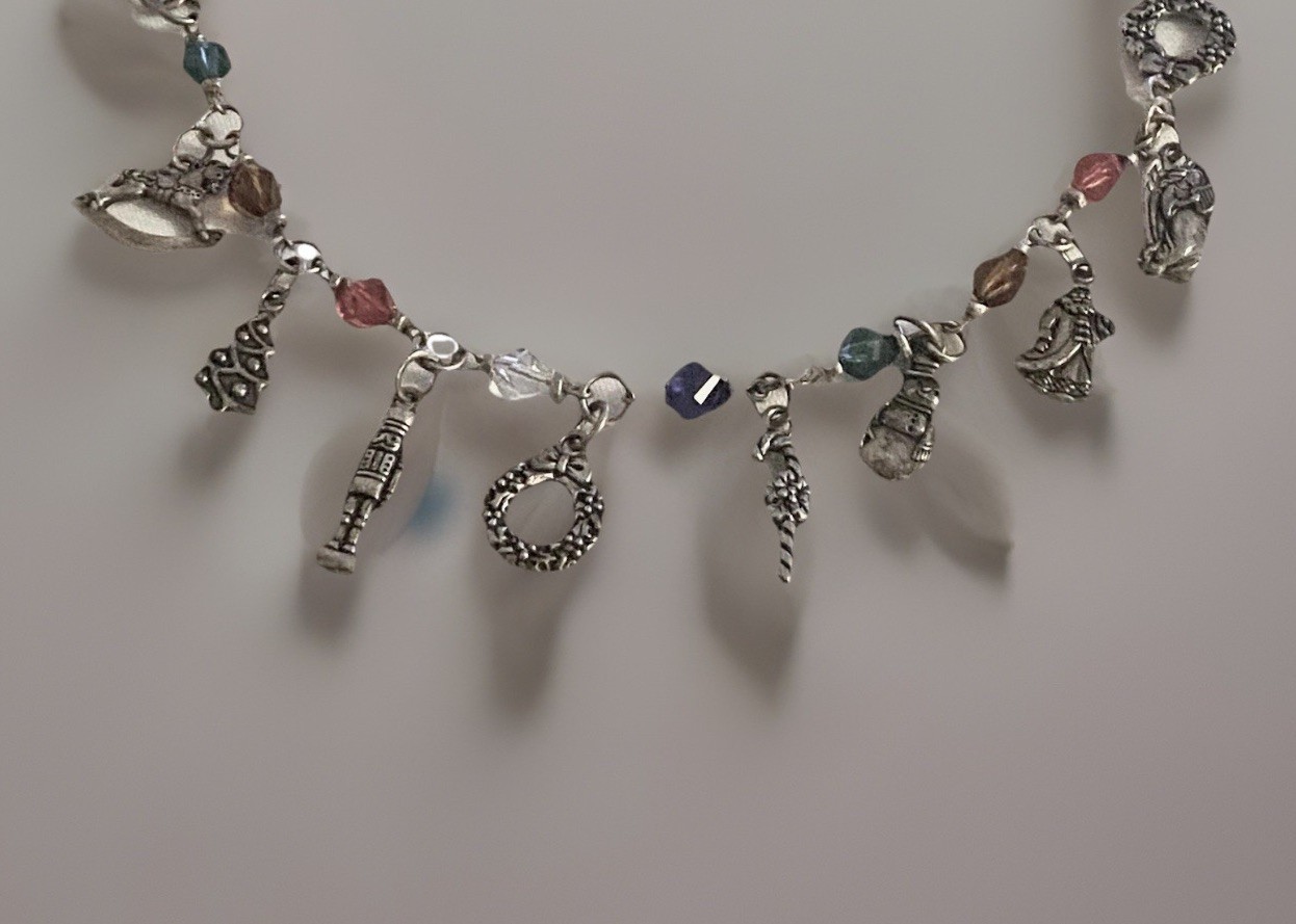Christmas Bracelet w/Pewter Charms & Multicolor Glass Beads Silvertone 9”, 30g