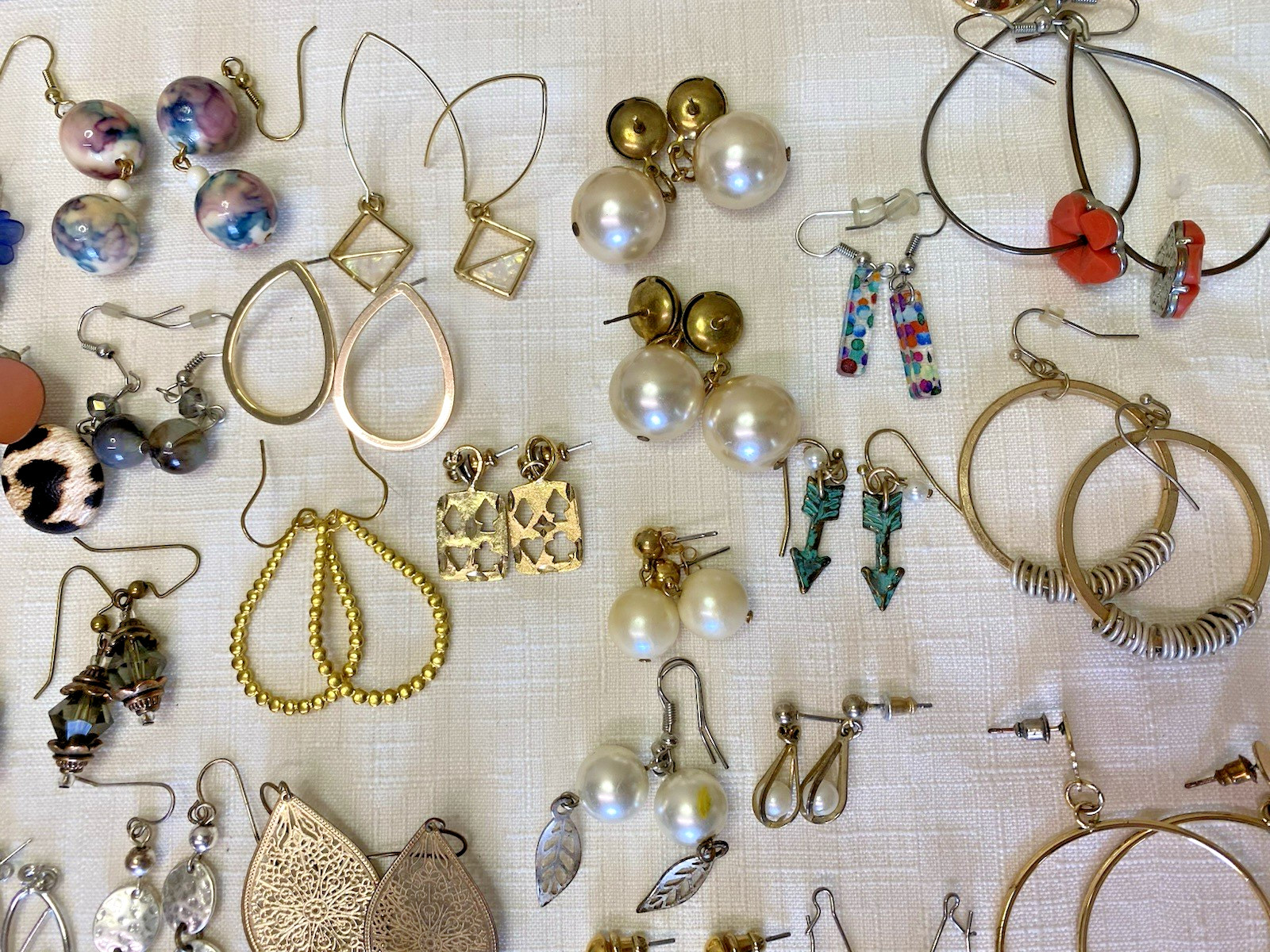 COSTUME EARRINGS Lot 81 Pairs Dangle Drop Beaded Metal Vintage to Modern Mix
