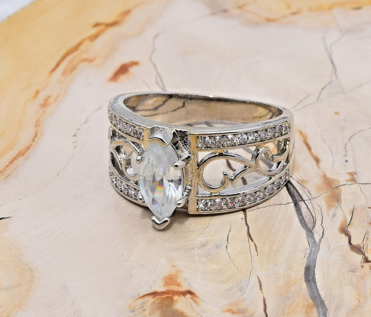Marquise Solitaire Crystal Wide Band Ring SIZE 8 Round Crystal Accents on Band