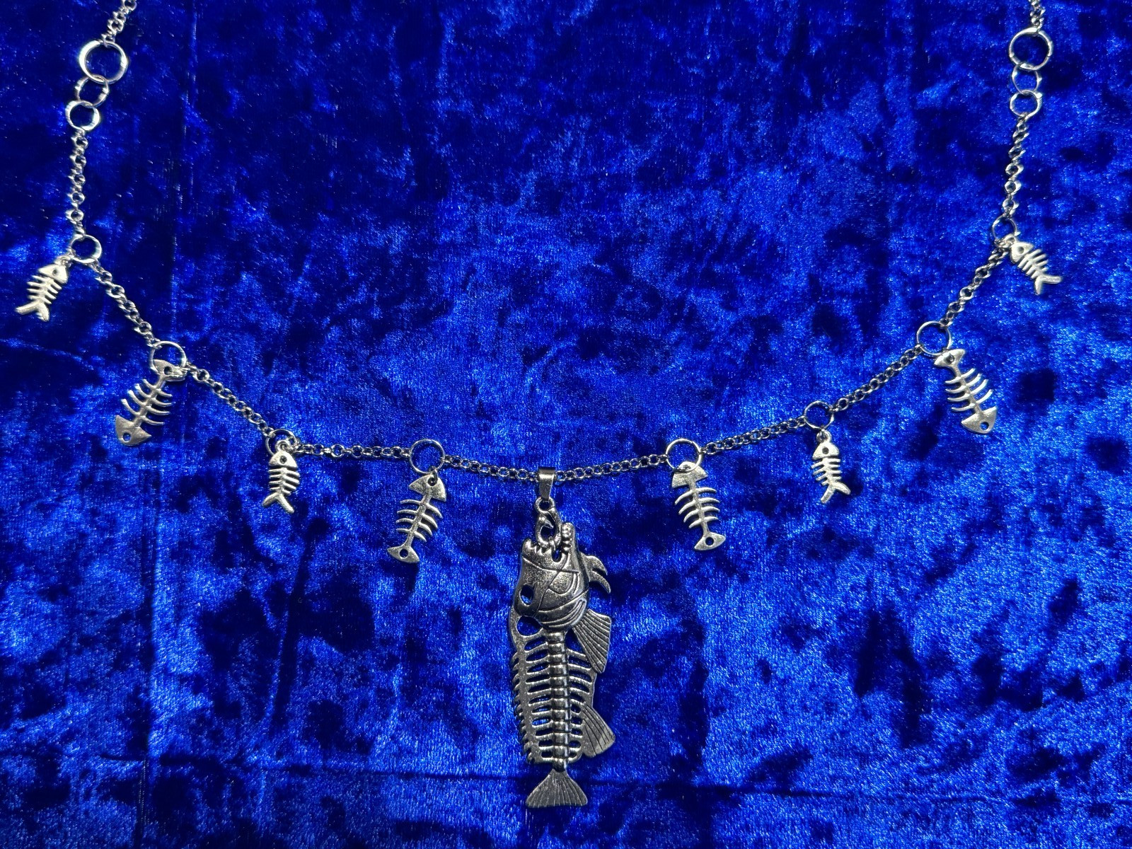 Fish Bones Pendant Necklace Chain Rhodium White Gold Silver Plated 22.5″