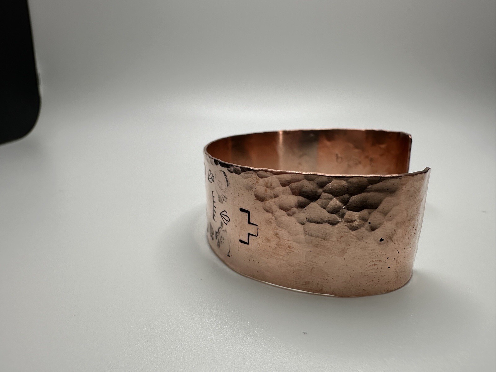 New Solid Copper Skull Hammered Southwestern Style Cuff Signed 2 5/8” X 2cm