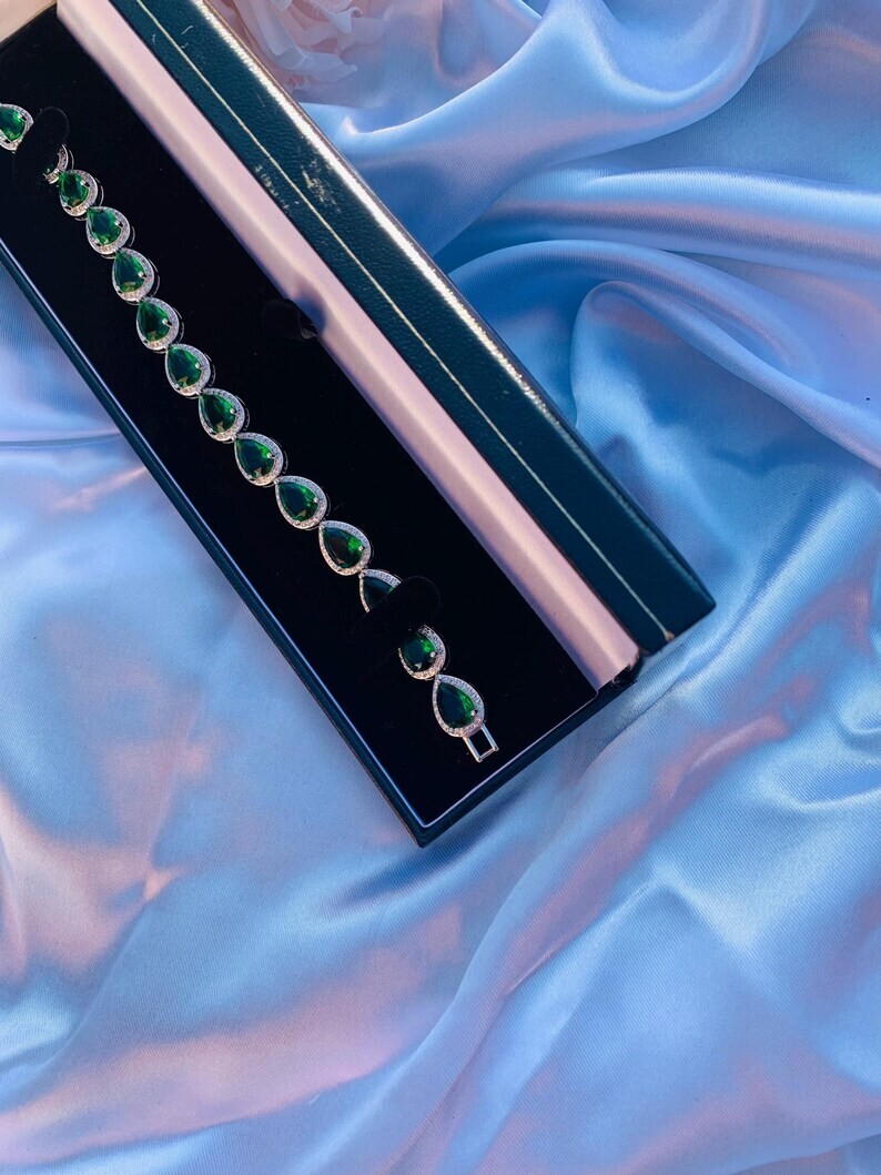 10 Ct Pear Cut Simulated Emerald Women HaloTennis Bracelet 14K White Gold Plated