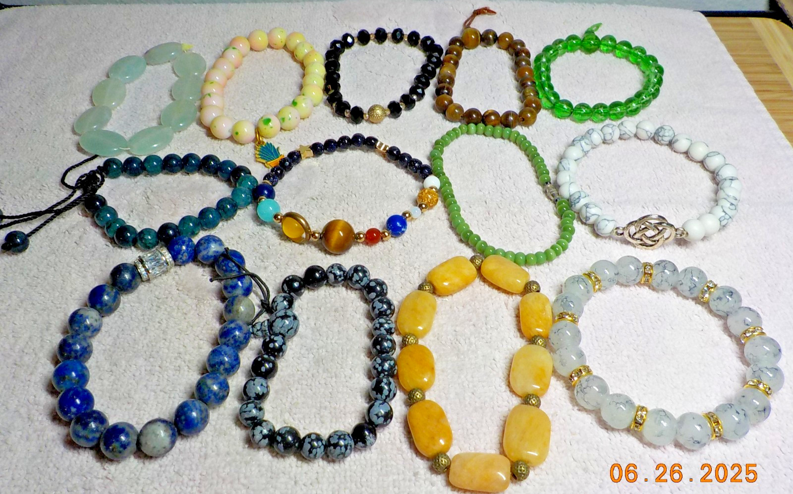 LOT OF 13 STRETCH BRACELETS/BANGLES GLASS/STONE/METAL/TIGERS EYE/LAPIZ 8.6 OZ