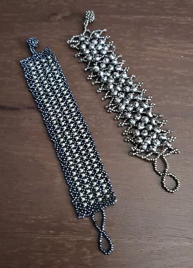 Lot Of 2 Sparkler graphite color & Black and White beaded bracelets